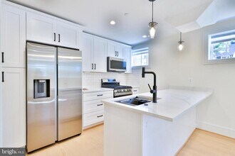 Building Photo - 221 S Alfred St