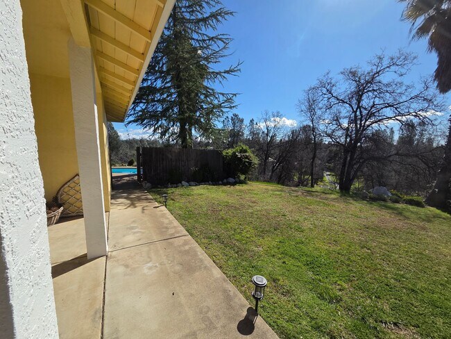 Building Photo - 19090 Hollow Ln