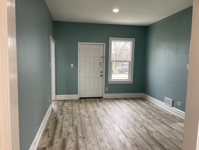 Building Photo - 114 E Richmond St