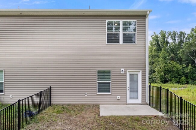 Building Photo - 110 Blakeslee Ct