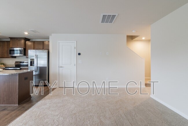 Building Photo - 6067 Bridle Crk Dr