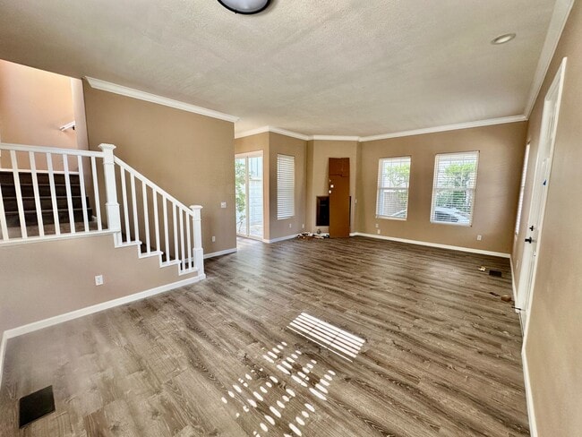 Building Photo - 4 bed/ 4.5 bath in Santa Rosa
