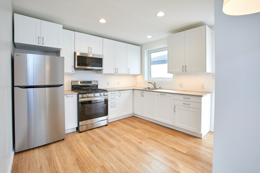Kitchen - 13320 Zanja St