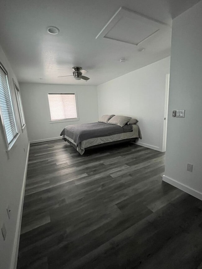 Building Photo - R00241