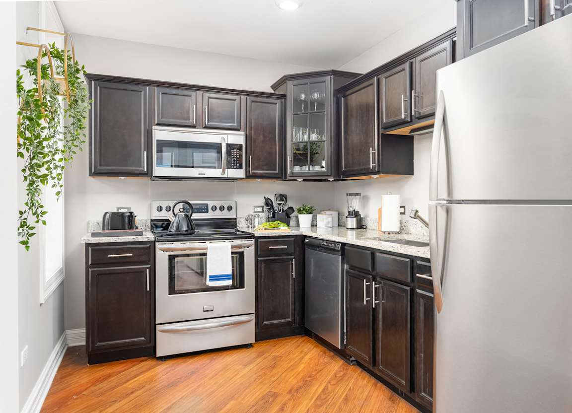 Building Photo - 5000 N Sheridan Rd