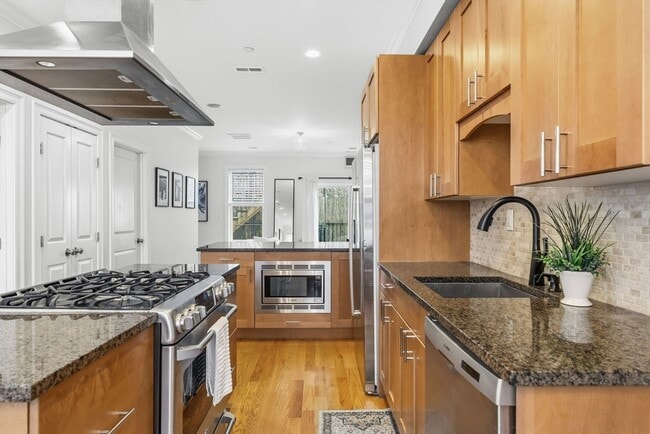 Building Photo - 180 Gold St