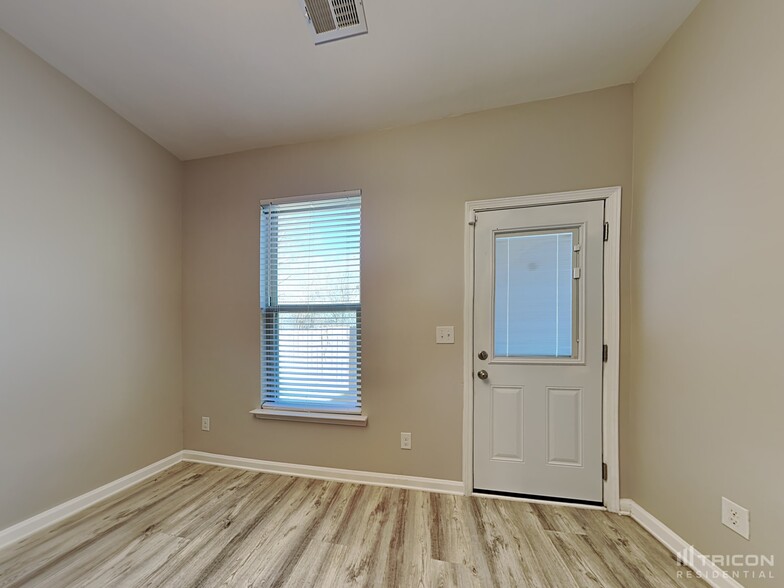 Building Photo - 7121 Creeksong Dr