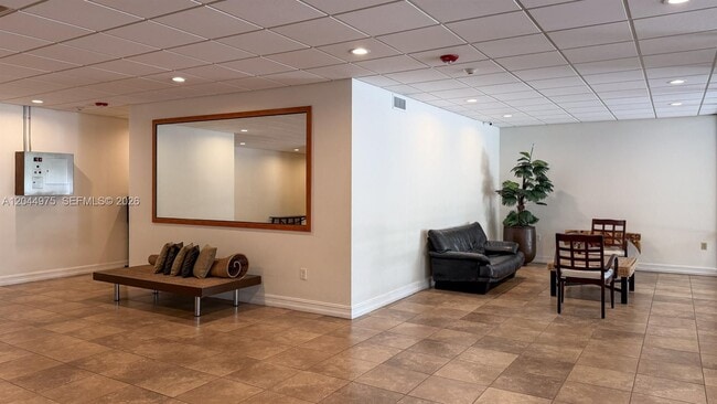 Building Photo - 6900 Bay Dr