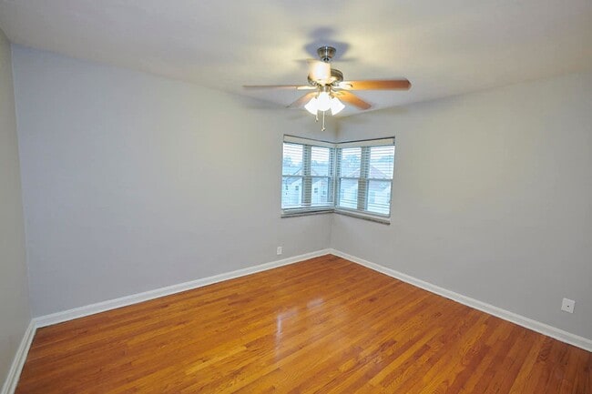 Building Photo - 5823 Lindenwood Ave