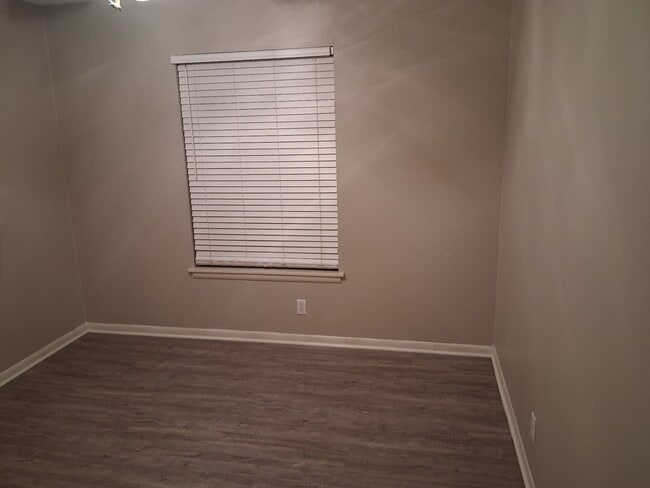 Building Photo - 4606 Begonia St