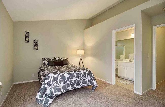 Building Photo - South Davis Charming Home