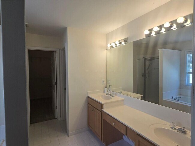 Building Photo - 12755 Morningpark Cir