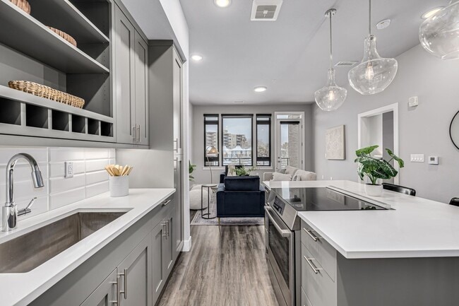 Building Photo - 6618 E Lowry Blvd