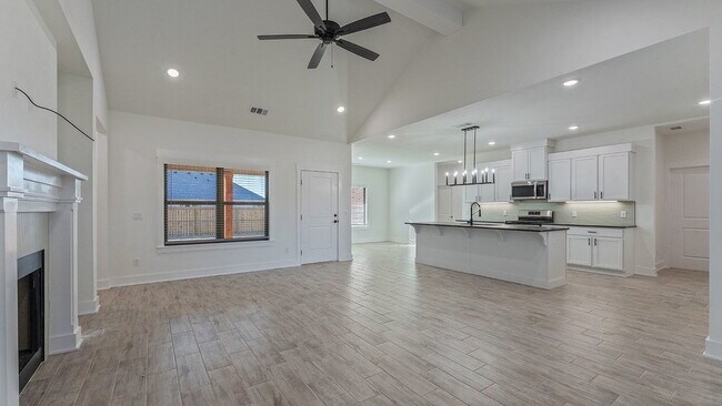 Building Photo - 147 N Banner Ave