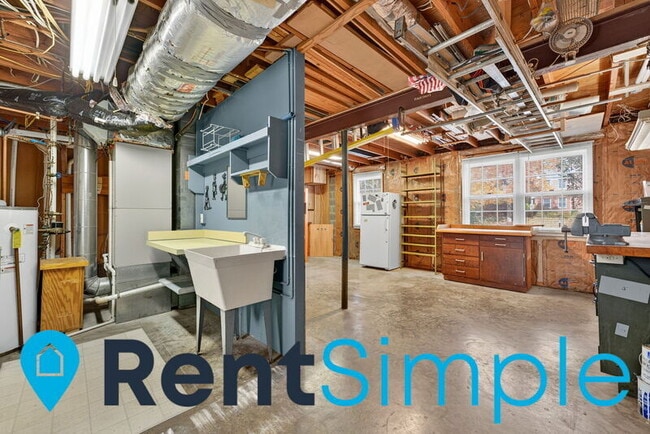 Building Photo - 12035 Stuart Ridge Dr