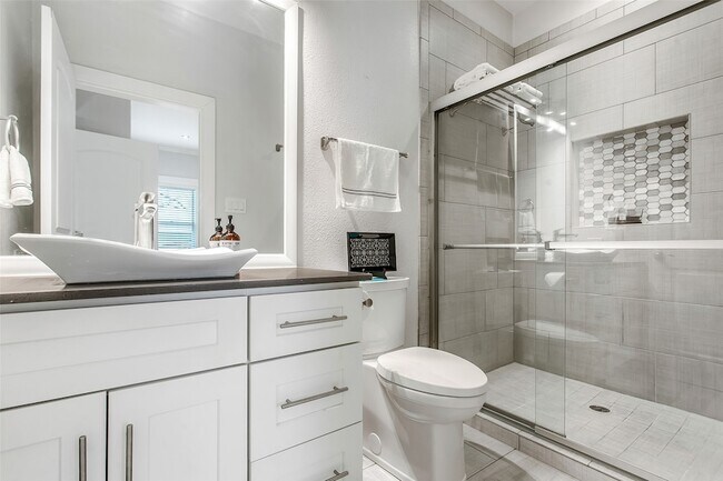 Building Photo - 4719 Junius St