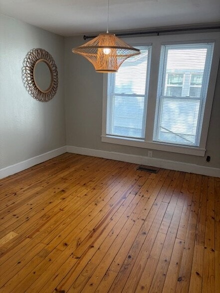 Building Photo - 503 W Collier Ave