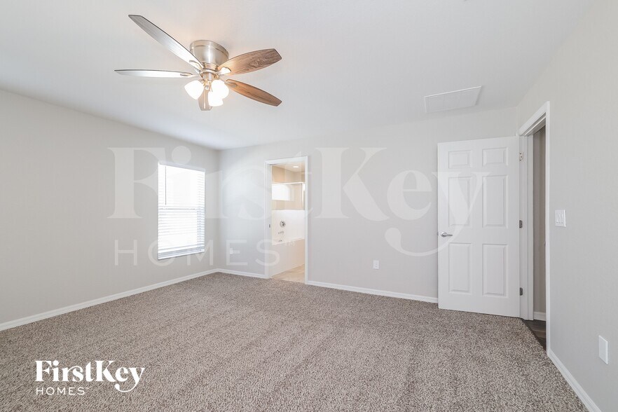 Building Photo - 911 Kingfisher Dr