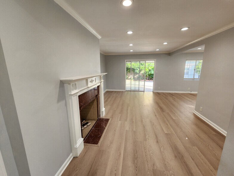 Building Photo - 12549 Barbara Ann St