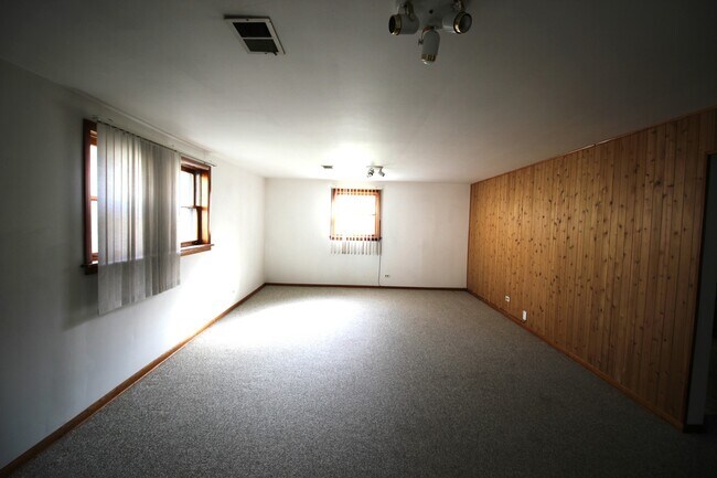 Building Photo - 651 N Kenilworth Ave