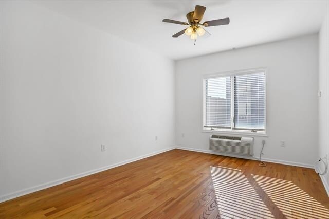 Building Photo - 528 52nd St