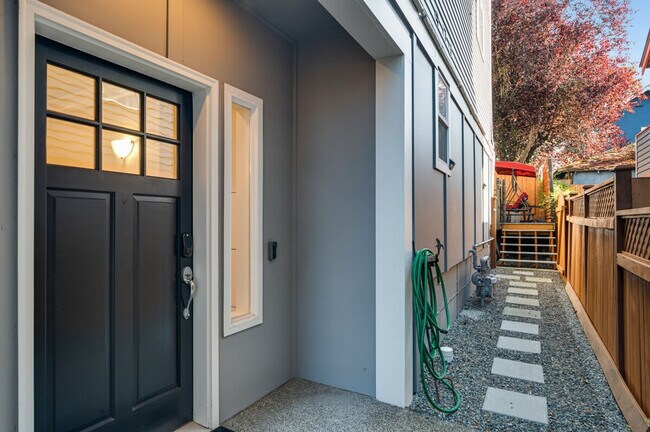 Building Photo - 4224 Francis Ave N