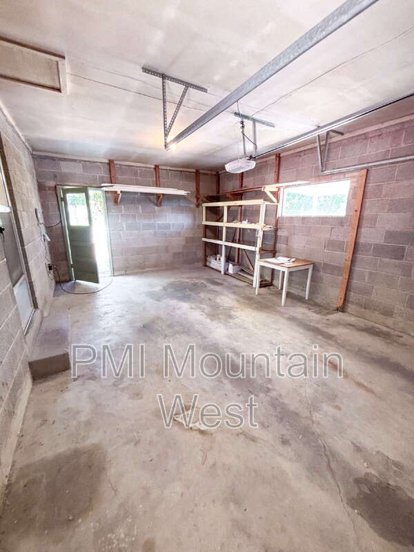 Building Photo - 720 N 1200 E St