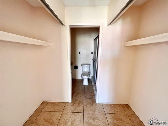 Building Photo - 2045 S 14th Ave