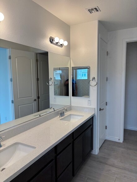 Building Photo - 5100 E Rancho Paloma Dr