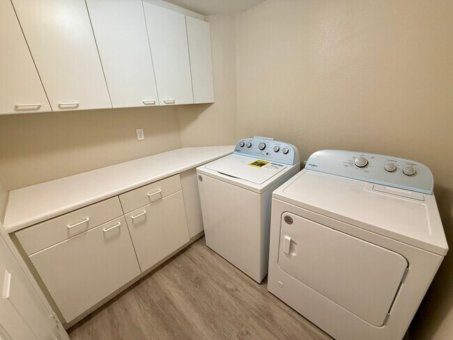 Building Photo - 8300 La Strada Ave