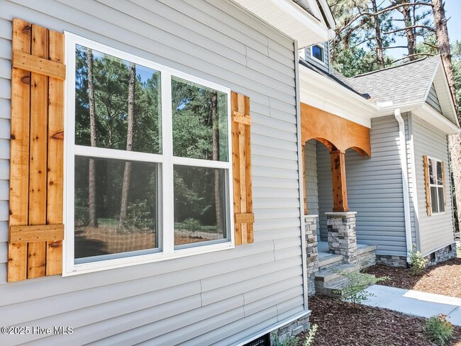 Building Photo - 9 Clarendon Ln