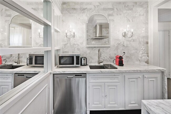 Building Photo - 743 NW 9th Ave