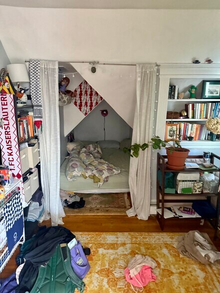 Building Photo - 8 Selkirk Rd