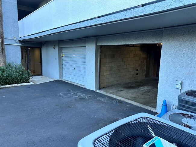 Building Photo - 201 W Laurel St