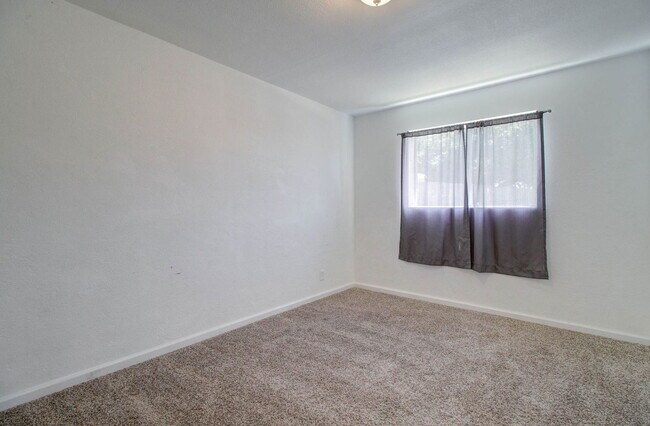 Building Photo - 5657 N 39th Ave