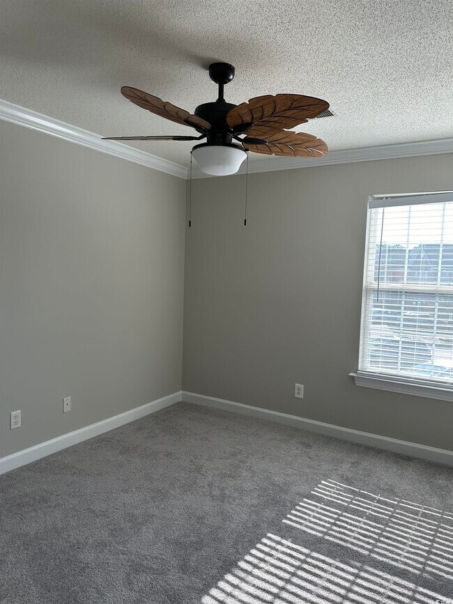 Building Photo - 4390 Daphne Ln