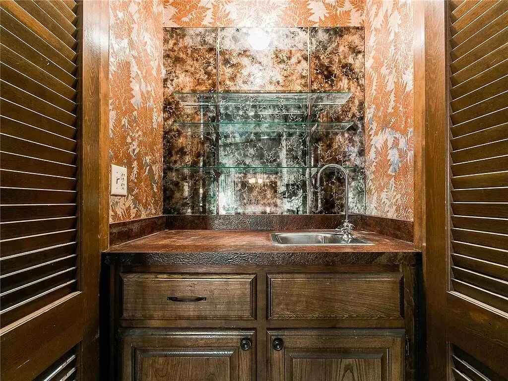 Wet bar - 1616 Julie Plz