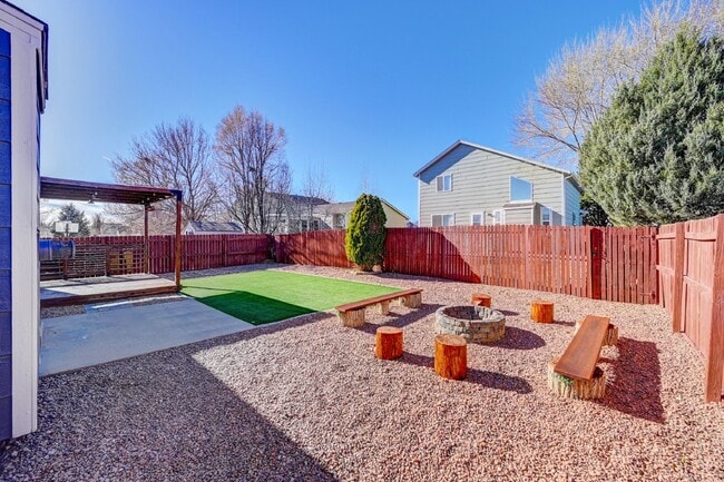 Building Photo - $2,100.00 - 3 bedroom, 2 bathroom, Single ...