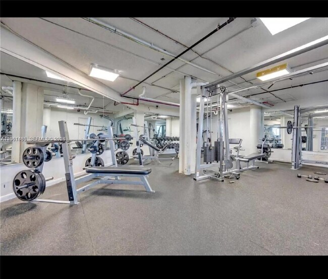 Building Photo - 999 Brickell Bay Dr