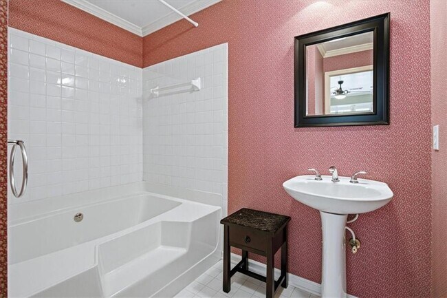 Building Photo - 210 Masters View Ct