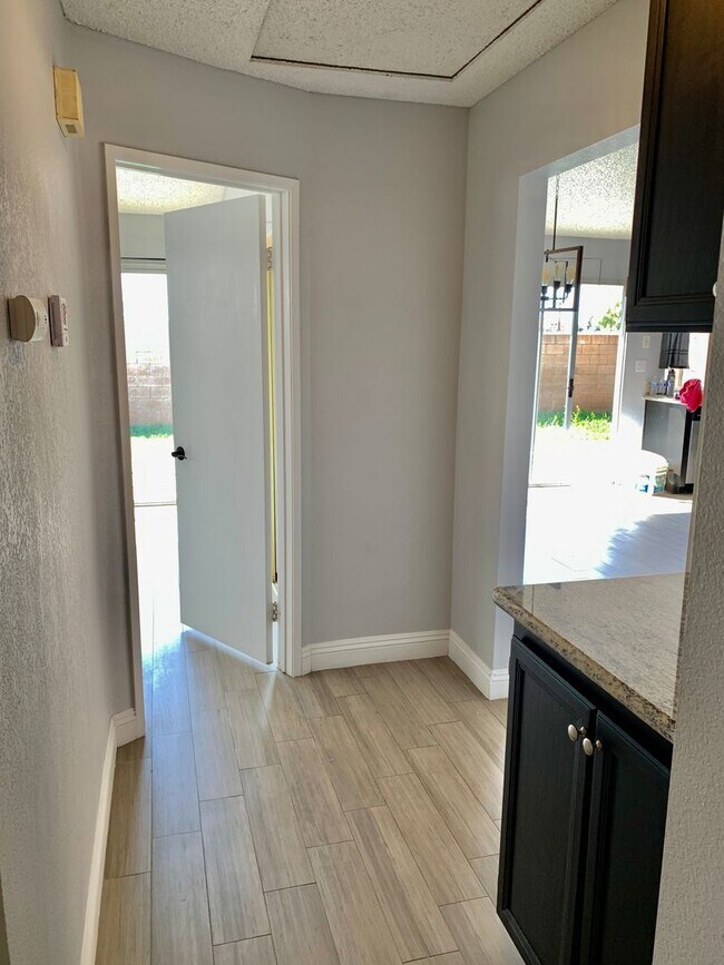 Building Photo - Nice Single Story Home