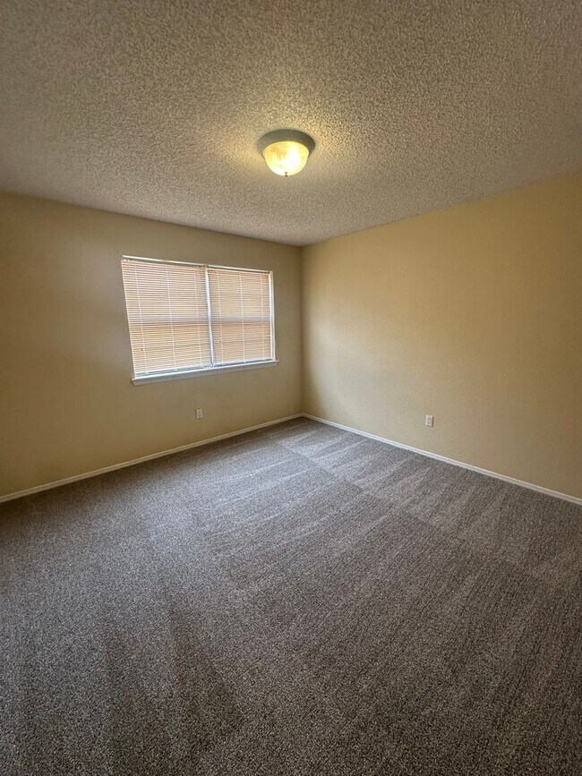 Building Photo - 313 Innsdale Terrace