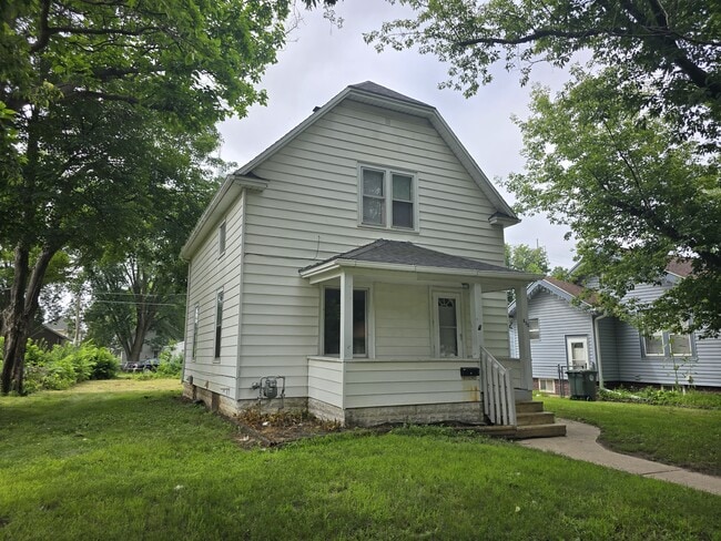 Primary Photo - 833 Dawson St