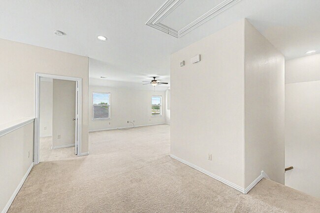 Building Photo - 2302 Blue Jay Ln
