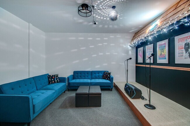 Building Photo - 2807 Delaware Ave