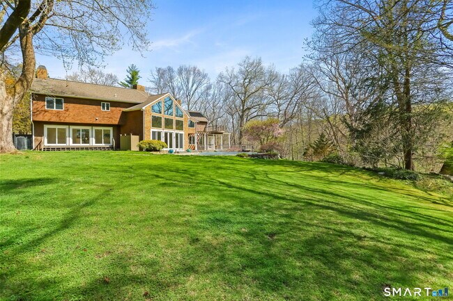 Building Photo - 32 Buttonball Ln