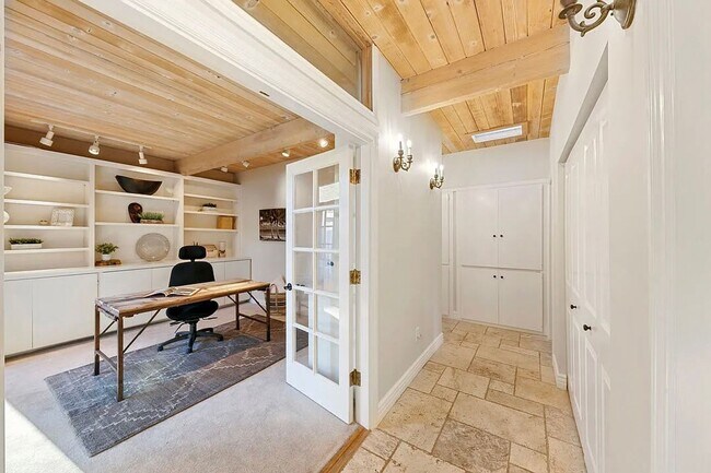 Building Photo - 6241 Frondosa Dr