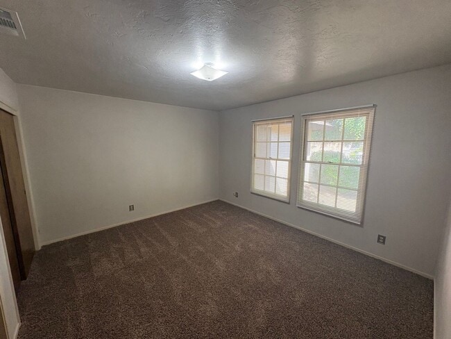 Building Photo - 4144