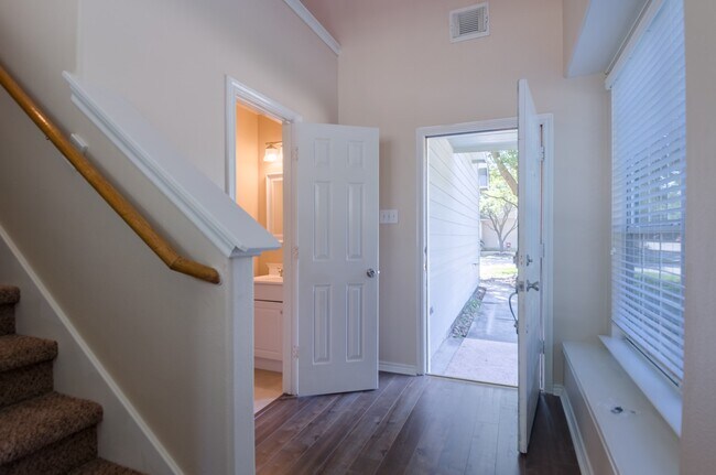 Building Photo - 6303 Veranda Green Trail