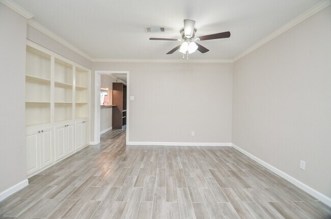 Building Photo - 13074 Trail Hollow Dr